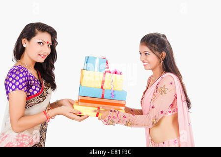 indische Freunde Diwali Festival Geschenk Stockfoto