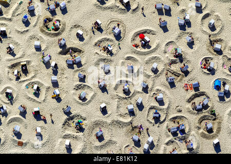 Luftaufnahme, sandigen Strand Strand mit Strandkörben und Sand Wälle, Wangerooge, Ostfriesischen Inseln, Ostfriesland, Niedersachsen Stockfoto