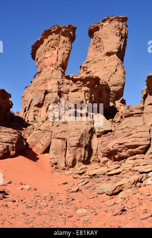 Felsen thront auf der Cirque, Tadrart Region Tassili n ' Ajjer Nationalpark, UNESCO-Weltkulturerbe, Algerien, Sahara Stockfoto