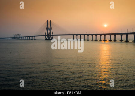 Bandra-Worli Sea Link oder Rajiv Gandhi Sea Link, Mahim Bay, Mumbai, Maharashtra, Indien Stockfoto