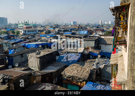 Mit Blick auf Slum Dharavi, Mumbai, Maharashtra, Indien Stockfoto