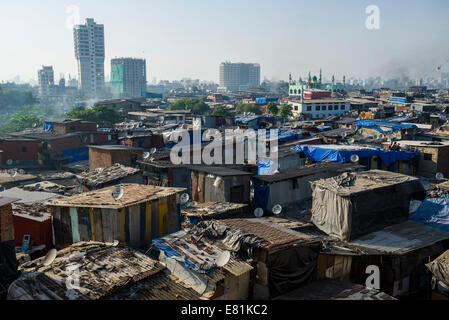 Mit Blick auf Slum Dharavi, Mumbai, Maharashtra, Indien Stockfoto