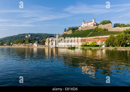 Der Main und die Festung Marienberg, Würzburg, Bayern, Deutschland Stockfoto