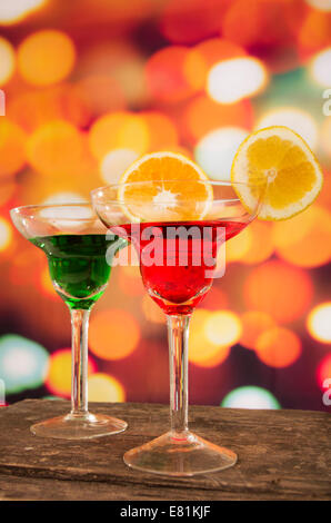 Cocktails auf einem Tisch in der Bar Stockfoto