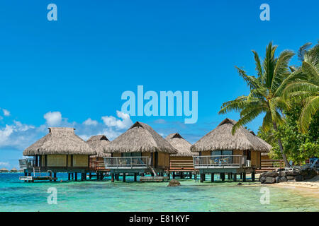 Wasserbungalows, Bora Bora, Französisch-Polynesien, Südsee, Ozeanien Stockfoto