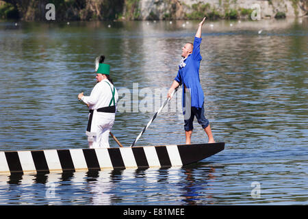 Fischerstechen oder Wasser Turnier Festival auf der Donau, Ulm, Baden-Württemberg, Deutschland Stockfoto