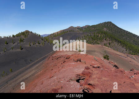 Blick vom Kraterrand des Vulkans San Martín im Norden, Cumbre Vieja in Fuencaliente, La Palma, Kanarische Inseln, Spanien Stockfoto