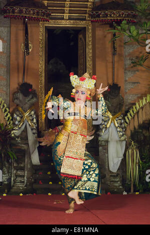 Legong Tanz bei Puri Saren Palast, Ubud, Bali, Indonesien Stockfoto