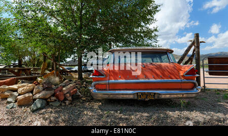 Alte rote Ford Mercury s 1959, Route 66, Hackberry Gemischtwarenladen, Hackberry, Arizona, USA Stockfoto