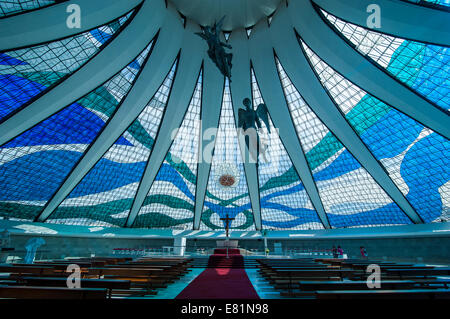 Glasmalerei in der Metropolitan Kathedrale von Brasília, Brasília, Brasilien Stockfoto