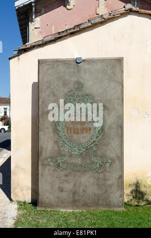 Metall-Schild am Eingang zum Schloss Ferriere in Bordeaux und Umgebung: Margaux Stockfoto