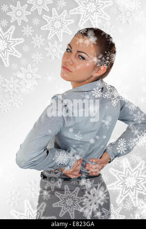 Porträt von müde Geschäftsfrau mit Rückenschmerzen Stockfoto
