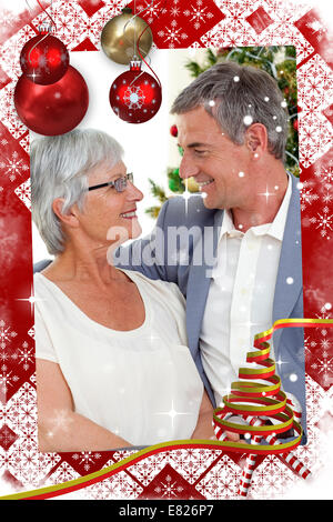 Älteres Paar in Liebe in Weihnachten Stockfoto