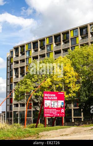 Urban Splash Zeichen für Park Hill Wohnungen, Grade II * aufgeführten Brutalist Rates Wohnsiedlung in Sheffield South Yorkshire England Stockfoto