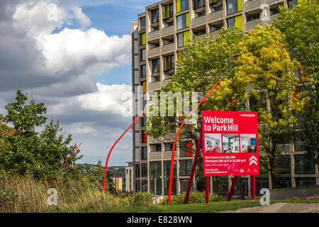 Urban Splash Zeichen für Park Hill Wohnungen, Grade II * aufgeführten Brutalist Rates Wohnsiedlung in Sheffield South Yorkshire England Stockfoto