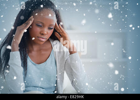 Zusammengesetztes Bild Frau erleben Kopfschmerzen Stockfoto