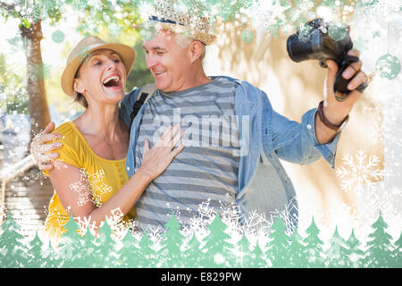 Happy Tourist paar die ein Selbstporträt in der Stadt Stockfoto