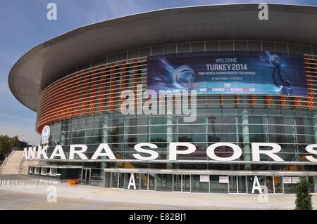 Sportliche Reithalle Ankara Arena, in diesen Tagen FIBA-Weltmeisterschaft 2014 für Frauen Spiele gespielt sind sieht man in Ankara, Türkei, 26. September 2014. Die Arena im April 2010 eröffnete, seine Kapazität beträgt 10.400 Zuschauer und es entstand für die 2010 FIBA World Championships. (CTK Foto/David Svab) Stockfoto