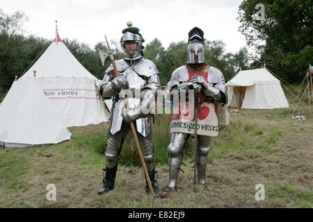 Mittelalterliche Ritter in Rüstung Reenactment Stockfoto