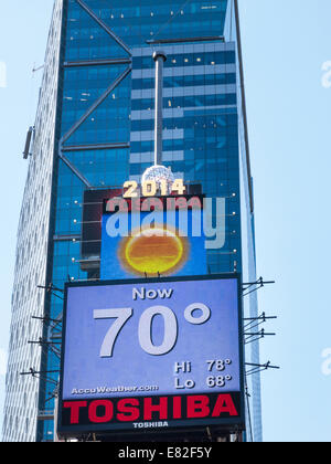 Times Square Werbung und Gebäuden, NYC Stockfoto