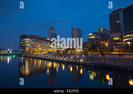 Manchester, UK, 29. September 2014. Noch bewölkt und neblig Start in den Tag bei Media City, Salford Quays Stockfoto