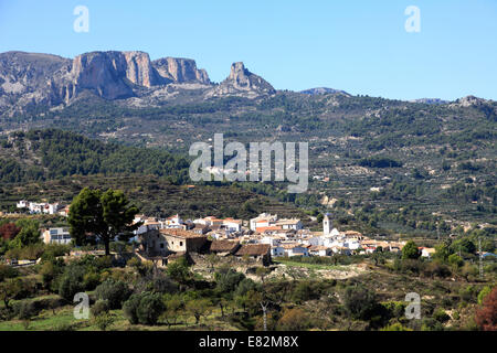 Die Sierrade Aitana Berge von Guadalest mittelalterliche Dorf, Costa Blanca, Spanien, Europa Stockfoto