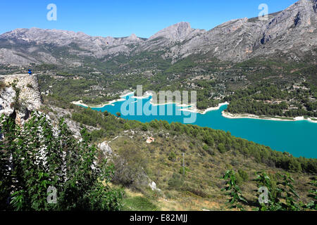 Der Stausee bei Guadalest mittelalterliche Dorf, Sierrade Aitana Berge, Costa Blanca, Spanien, Europa Stockfoto