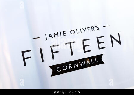 Jamie Olivers fünfzehn Restaurant Schild Eingang Cornwall Cornish Westengland typischen dramatischen Stockfoto