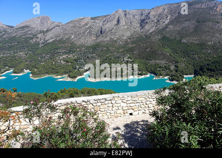 Der Stausee bei Guadalest mittelalterliche Dorf, Sierrade Aitana Berge, Costa Blanca, Spanien, Europa Stockfoto