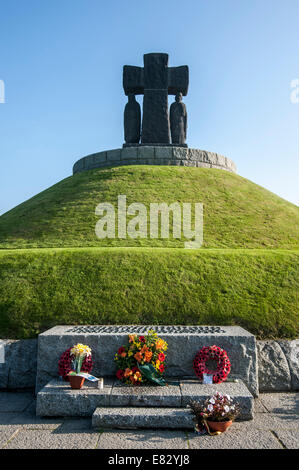 Denkmal an der La Cambe deutscher zweiten Weltkrieg Soldatenfriedhof, Basse-Normandie, Frankreich Stockfoto