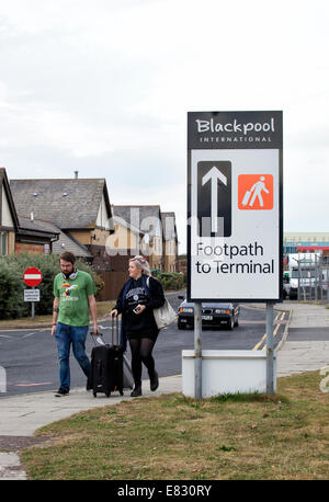 Blackpool, Lancashire: Montag, 29. September 2014. Balfour Beatty angekündigt, dass mit Wirkung vom 8. Oktober 2014, Blackpool International Airport in der Nähe die Reisepläne von Tausenden von Menschen in Aufruhr werfen und Tausende mehr, die sich derzeit im Ausland, sind unsicher, wie Sie nach Hause kommen. Credit: Barrie Harwood/alamy leben Nachrichten Stockfoto