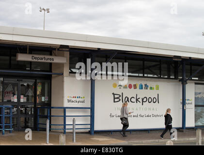 Blackpool, Lancashire: Montag, 29. September 2014. Balfour Beatty angekündigt, dass mit Wirkung vom 8. Oktober 2014, Blackpool International Airport in der Nähe die Reisepläne von Tausenden von Menschen in Aufruhr werfen und Tausende mehr, die sich derzeit im Ausland, sind unsicher, wie Sie nach Hause kommen. Credit: Barrie Harwood/alamy leben Nachrichten Stockfoto