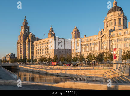 Die "Drei Grazien", Royal Leber, Cunard und Port of Liverpool Gebäude, Pier Head, Liverpool, Merseyside, UK Stockfoto