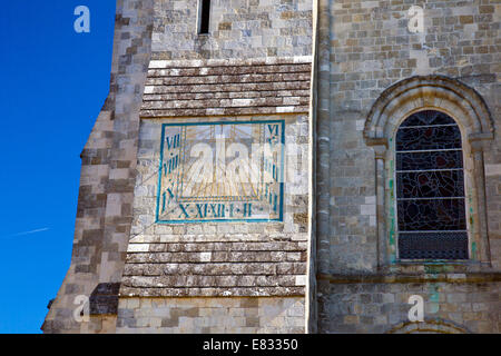 Die Kathedrale der Heiligen Dreifaltigkeit Sonnenuhr in Chichester, West Sussex, England, UK Stockfoto