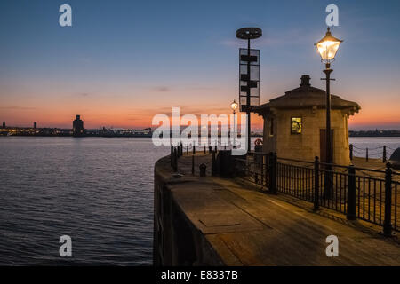 Sonnenuntergang, Albert Dock, Liverpool, Merseyside, Großbritannien Stockfoto