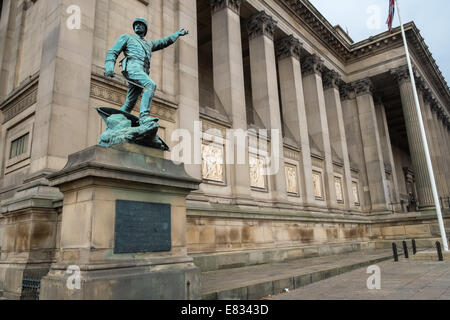 Bronzestatue von Generalmajor William Earle, St Georges Hall, Lime Street, Liverpool, Merseyside UK Stockfoto