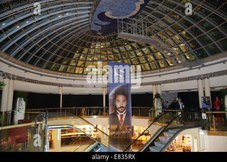 TV Screening der britischen Drama-Serie Mister Selfridge bei Karstadt Bahnhofplatz Featuring: Lage wo: München, Deutschland: 26. März 2014 Stockfoto