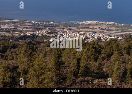 Die städtische Stadt von Guia de Isora und Playa San Juan an der Küste von Teneriffa, Kanarische Inseln, Spanien. Stockfoto