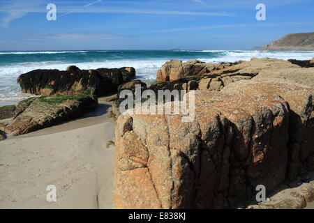 Sennen Cove (Whitesands Beach), sonnigen Herbsttag, Blick Richtung Cape Cornwall, Cornwall, England, UK Stockfoto