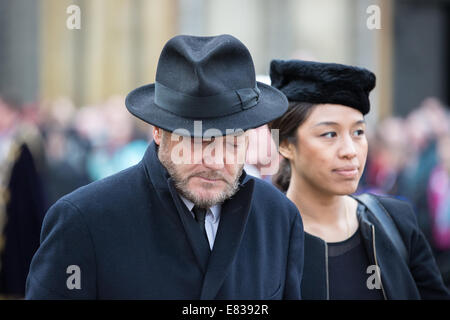 Trauergäste bei MP Tony Benn Beerdigung, St.-Margarethen Kirche, London Featuring: George Galloway wo: London, Vereinigtes Königreich bei: 27. März 2014 Stockfoto