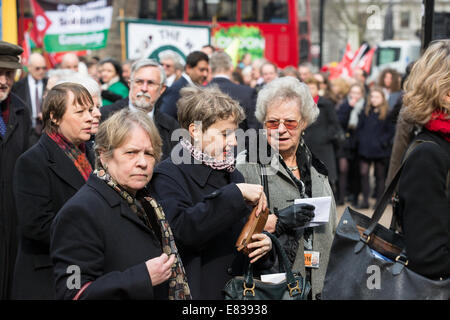 Trauergäste bei MP Tony Benn Beerdigung, St.-Margarethen Kirche, London Featuring: Lindsey Deutsch wo: London, Vereinigtes Königreich bei: 27. März 2014 Stockfoto