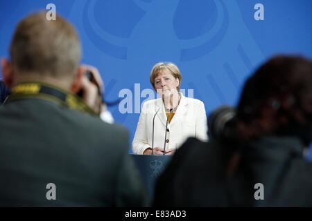 Berlin, Deutschland. 29. Sep, 2014. Alexander Stubb, Premierminister von Finnland und der deutschen Bundeskanzlerin Angela Merkel (CDU), geben eine gemeinsame Pressekonferenz nach dem Treffen im Bundeskanzleramt am 29. September 2014 in Berlin, Deutschland. / Foto: Bundeskanzlerin Angela Merkel. Bildnachweis: Reynaldo Chaib Paganelli/Alamy Live-Nachrichten Stockfoto