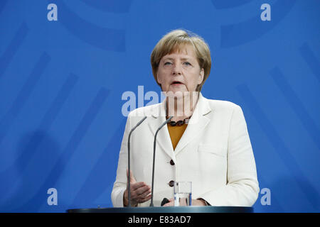 Berlin, Deutschland. 29. Sep, 2014. Alexander Stubb, Premierminister von Finnland und der deutschen Bundeskanzlerin Angela Merkel (CDU), geben eine gemeinsame Pressekonferenz nach dem Treffen im Bundeskanzleramt am 29. September 2014 in Berlin, Deutschland. / Foto: Bundeskanzlerin Angela Merkel. Bildnachweis: Reynaldo Chaib Paganelli/Alamy Live-Nachrichten Stockfoto