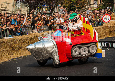 Italien-Piemont-Turin. 28. Sep, 2014. Red Bull Soapbox 2014 ist ein Rennen zwischen Fahrer und Konstrukteure von Fahrzeugen ohne Motor - Fahrzeug "Aperiteam" Credit: wirklich Easy Star/Alamy Live News Stockfoto