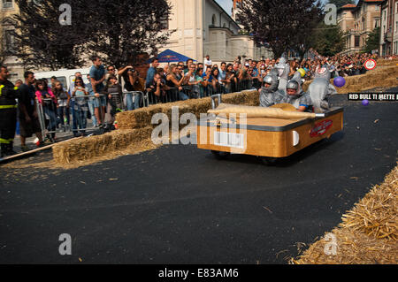 Italien-Piemont-Turin. 28. Sep, 2014. Red Bull Soapbox 2014 ist ein Rennen zwischen Fahrer und Konstrukteure von Fahrzeugen ohne Motor "Sardine Express" Credit: wirklich Easy Star/Alamy Live News Stockfoto