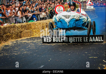 Italien-Piemont-Turin. 28. Sep, 2014. Red Bull Soapbox 2014 ist ein Rennen zwischen Fahrer und Konstrukteure von Fahrzeugen ohne motor - Shark Attack "Credit: wirklich Easy Star/Alamy Live News Stockfoto