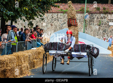 Italien-Piemont-Turin. 28. Sep, 2014. Red Bull Soapbox 2014 ist ein Rennen zwischen Fahrer und Konstrukteure von Fahrzeugen ohne motor - Los Brembillones Credit: wirklich Easy Star/Alamy Live News Stockfoto