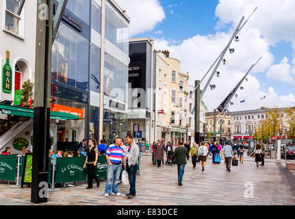 Geschäfte auf St. Patrick Street in der Innenstadt, Cork, County Cork, Irland Stockfoto