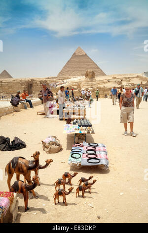 Pyramiden Ägypten; ägyptischer Händler und ihre Stände an den Pyramiden, Giza, Kairo, Ägypten, Afrika Stockfoto