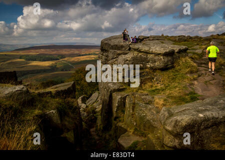 Fiel über stanage Edge läuft, Großbritannien Stockfoto